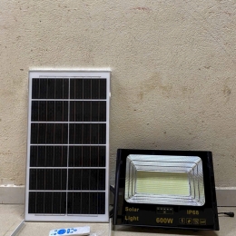 den-pha-nang-luong-mat-troi-600w